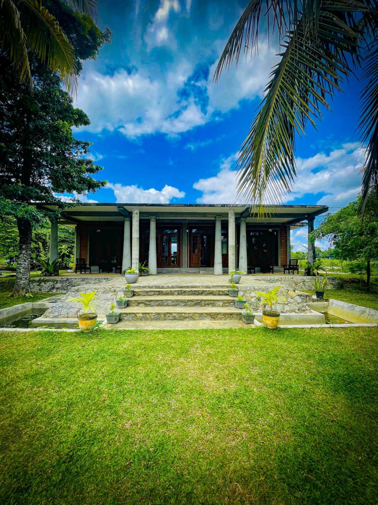 The Lotus Villa Сигирия Екстериор снимка