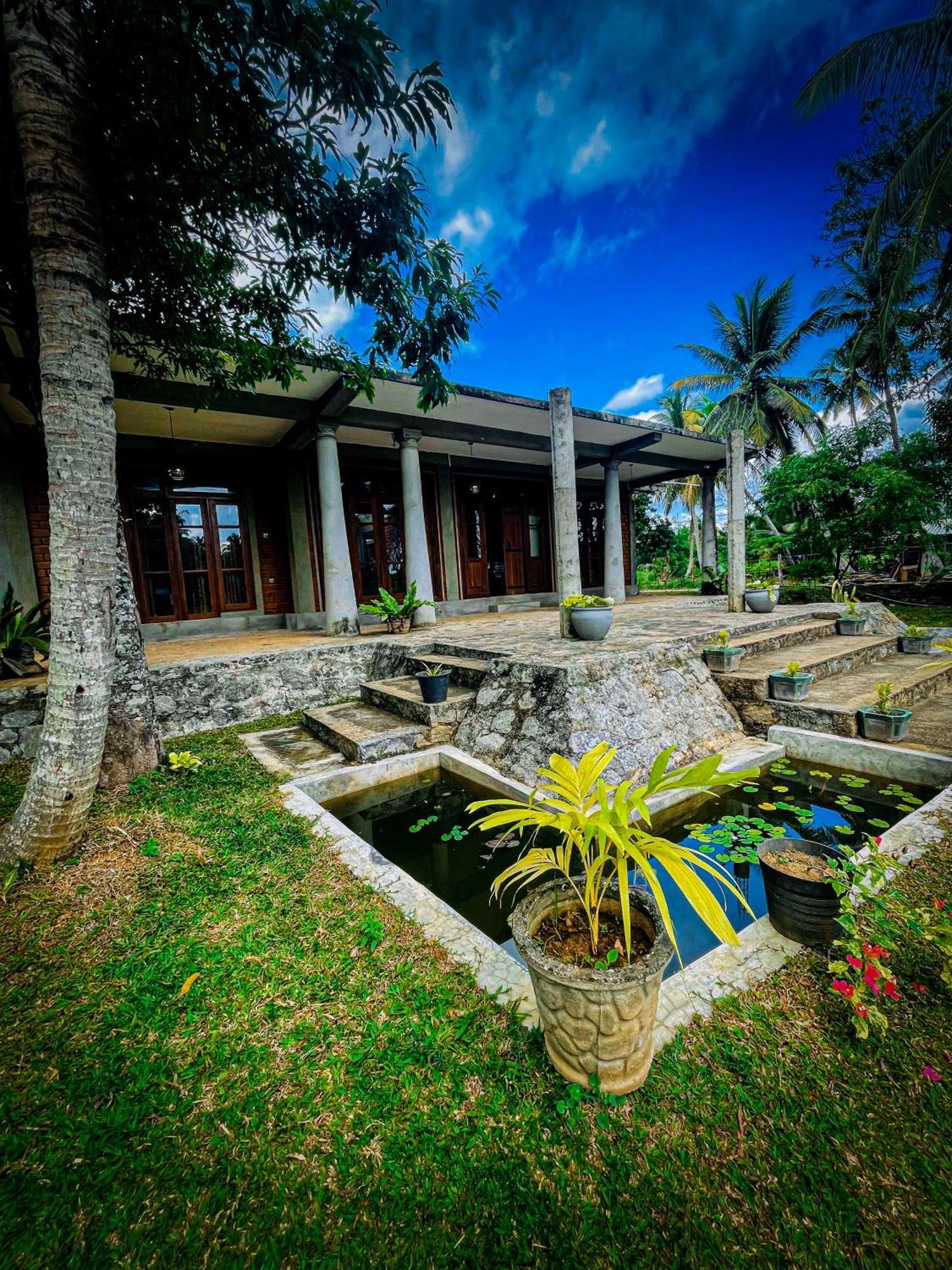 The Lotus Villa Сигирия Екстериор снимка