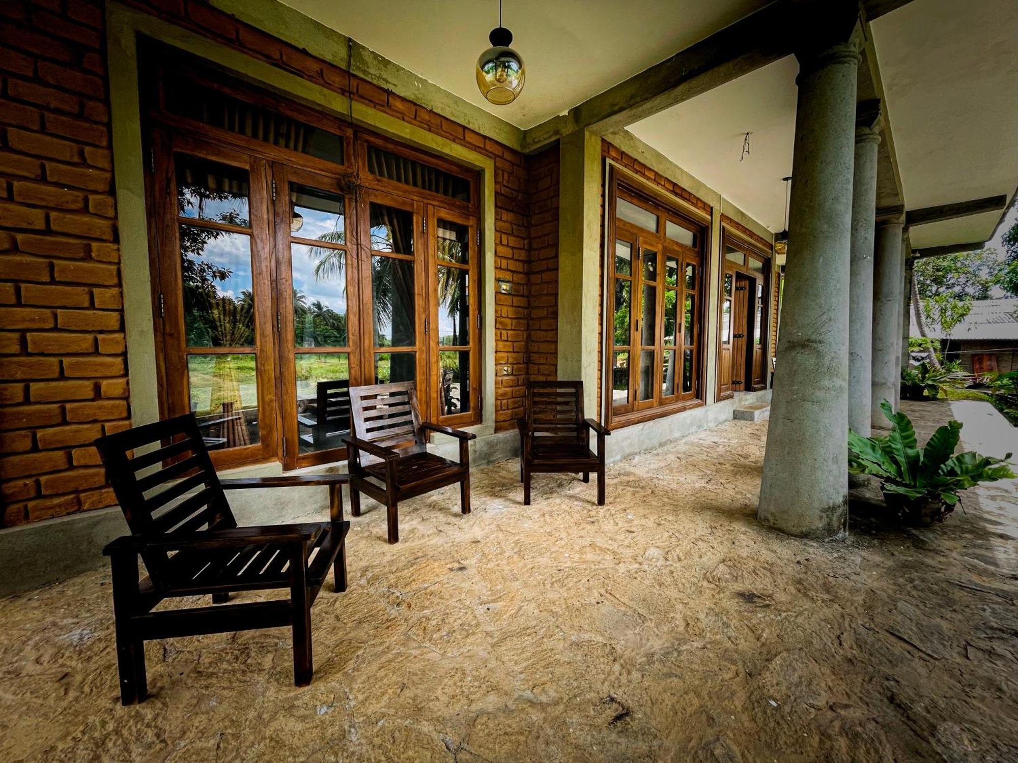 The Lotus Villa Сигирия Екстериор снимка
